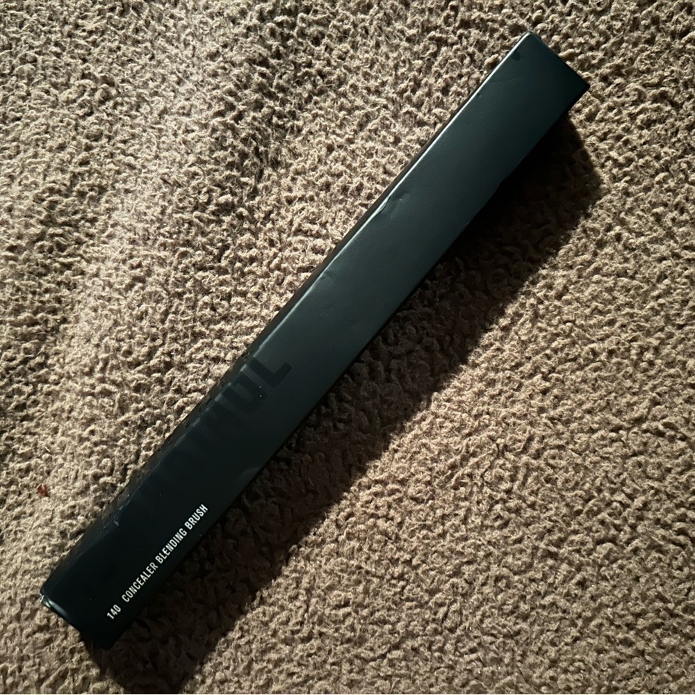 NIB concealer blending brush - 140 brush